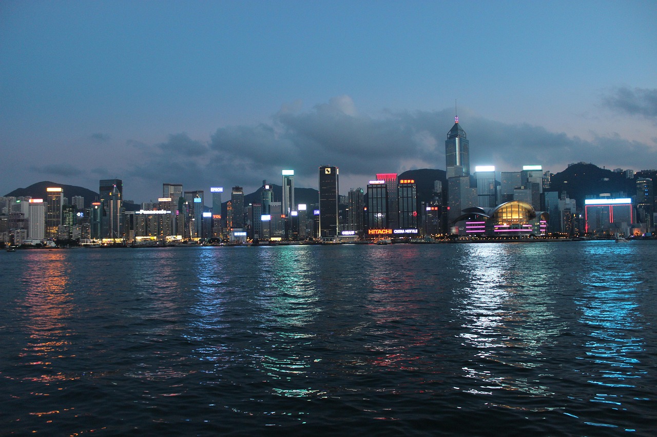 香港资料大全 正版资料    2025新奥历史开奖记录_哪个将引发更大的变革;引导趋势的事件、搜索解释落实